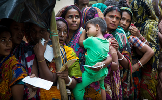 Refugiados aguardam atendimento. (Foto ilustrativa: UNHCR/Roger Arnold)