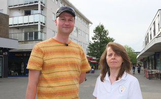 O evangelista Jamie Broadey e a pregadora de rua Sally McGuiness. (Foto: Christian Concern)