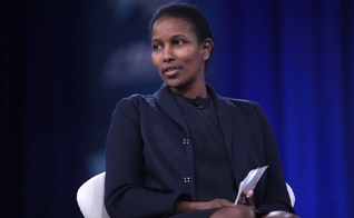 Ayaan Hirsi Ali, intelectual ativista, escritora e defensora da liberdade individual. (Foto: Wikimedia Commons)