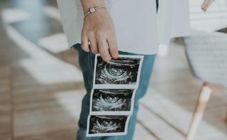 Os dados também apontaram um aumento nos abortos repetidos. (Foto: Unsplash/Rebeca Alvidrez)