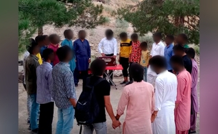 A congregação se reúne nas montanhas para cultuar. (Foto: Instagram/One Mission Passion).