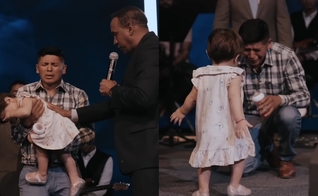 A menina diagnosticada com paralisia desde o nascimento andou após oração. (Foto: Reprodução/YouTube/Juan Carlos Harrigan Oficial).