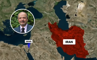 O pastor Lazarus Yeghnaza, no destaque; mapa regional do Oriente Médio: Israel e Irã. (Captura de tela/YouTube/Erick Stakelbeck on TBN)