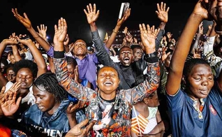 Cruzada evangelística na áfrica. (Foto: Reprodução/CfaN)