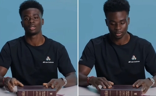 Bukayo Saka com sua Bíblia. (Foto: Reprodução/Instagram/Godspired)