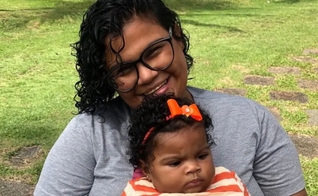 Suellem e a filha. (Foto: Reprodução/Junta de Missões Nacionais)