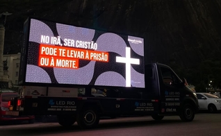 A StandWithUs fez uma série de ações pelo Rio denunciando o regime islâmico iraniano. (Foto: Instagram/StandWithUs Brasil).