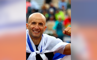 Guy Sasson faz história com vitória em duplas em Wimbledon. (Captura de tela/Instagram/ariacker)