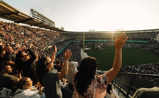 Cruzada Anual da Colheita lotou o Angel Stadium, na Califórnia. (Foto: Instagram/greglaurie)