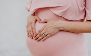 O número de brasileiros contrários ao aborto aumentou 2 pontos percentuais em relação a 2023. (Foto ilustrativa: Unsplash/Juan Encalada)