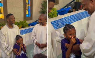 Kel Mitchell batizando a filha. (Foto: Reprodução/Instagram/Asia Lee-Mitchell)