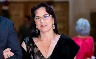 Ana Carla Cristo Chaulet, de 53 anos, morreu vítima de bala perdida. (Foto: Reprodução/Redes sociais).