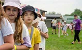 Crianças no acampamento. (Foto: Reprodução/Facebook/Mission Eurasia)