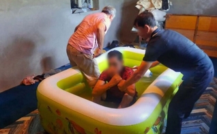 Batismo secreto. (Foto: Reprodução/Instagram/Open Doors UK)