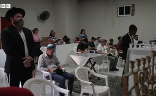 Milhares de nordestinos se converteram ao judaísmo. (Foto: Reprodução/YouTube/BBC News Brasil).