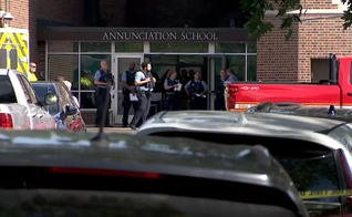 Tiroteio em massa em escola católica de Minneapolis. (Captura de tela/YouTube/KENS 5)