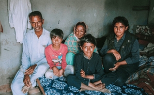 Uma das famílias resgatadas. (Foto: Reprodução/Global Christian Relief)
