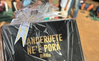 A Bíblia em guarani. (Foto: Reprodução/Notícias Adventistas)
