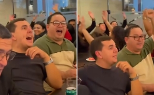 O autista louvando na churrascaria com os demais clientes. (Foto: reprodução/Instagram/autismoinfoco_tea)