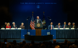 O presidente Donald Trump em reunião da Comissão de Liberdade Religiosa no Museu da Bíblia, em Washington. (Foto: The White House)
