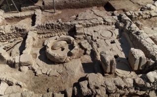 Um lagar para produção de azeite em condições ritualmente puras e um banho ritual adjacente (miqveh). (Foto: Emil Aladjem / Autoridade de Antiguidades de Israel)