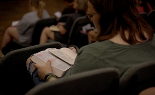 Os dados da pesquisa foram obtidos a partir de entrevistas com 2.000 adultos nos EUA. (Foto: Unsplash/Jacob Sangster)