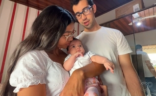 Os pais Aryston e Adrielle com a filha. (Foto: Reprodução/TV TEM).