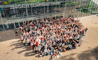 Estudantes participam do Festival Europeu da IFES 2025, realizado em Jelgava, Letônia. (Foto: Divulgação)