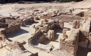 Arqueólogos descobriram estruturas de tijolos de barro no Oásis de Kharga. (Foto: Divulgação/Ministério do Turismo e Antiguidades do Egito).