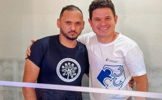 Antônio e o pastor José. (Foto: Reprodução/Notícias Adventistas)