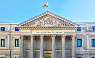 Fachada do Congresso dos Deputados, sede do Parlamento espanhol em Madri, onde tramita a proposta de incluir o aborto como direito constitucional. (Foto: Julian David Perez Del Basto/Creative Commons)