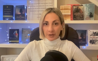 Jenn Nizza. (Foto: Reprodução/YouTube/Jenn Nizza)