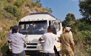 O ataque aos missionários. (Foto: Reprodução/X/Hindutva Watch)