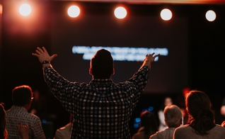 Igrejas confirmaram participação na vigília de oração de 72 horas. (Foto: Priscilla Du Preez / Unsplash)