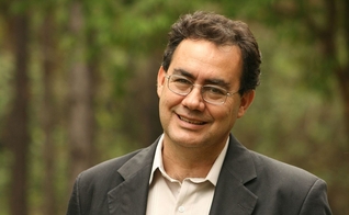 O psiquiatra e escritor Augusto Cury é conhecido por unir neurociência e espiritualidade em suas obras. (Foto: Wikipedia)