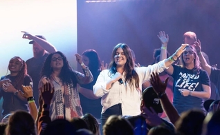 Culto na Transformation Church, em Pensacola, EUA. (Foto: Instagram/bradlivingston_)