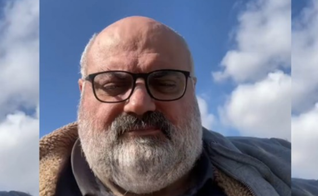 Ashur Sarnaya era muito ativo nas redes sociais e publicava vídeos regularmente sobre sua fé cristã. (Foto: Reprodução/Eastern christians)