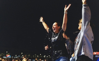 Estudantes foram batizados na Universidade de Cincinnati. (Foto: UniteUS)