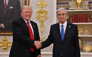  Presidente do Cazaquistão com Trump na Casa Branca. (Foto: Press Office of the President of Kazakhstan/Divulgação)