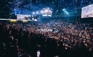 Uma multidão se reuniu para ouvir o Evangelho na Utah Valley University. (Foto: Instagram/Greg Laurie).