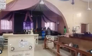 Igreja Apostólica de Cristo é atacada por jihadistas durante culto. (Captura de tela/Instagram/Lindaikejiblog)
