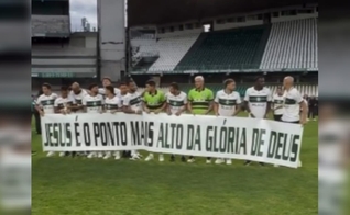 O time exaltou Jesus após vitória. (Foto: Reprodução/Instagram/COXA INSANO).