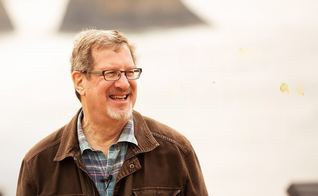 Lee Strobel investiga se milagres acontecem em novo documentário “The Case for Miracles”. (Foto: Instagram/caseformiraclesmovie)