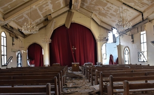 Igreja Tal Tawil atingida por bombardeios em 2015, quando o Estado Islâmico atacou aldeias assírias no Vale do Khabur. (Foto: Open Doors)