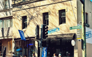Avner’s Bakery, no bairro de Surry Hills, em Sydney, ficou conhecida por seus bagels, babkas e outras especialidades da tradição judaica. (Foto: Instagram/avnersbakery)