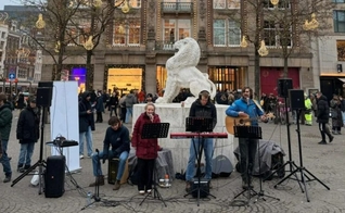 O evangelismo de rua. (Foto: Reprodução/Revive)