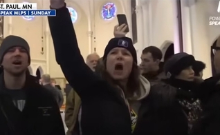 Ativistas anti-ICE interromperam culto na igreja batista de St. Paul, em Minessota. (Captura de tela/YouTube/Fox News)