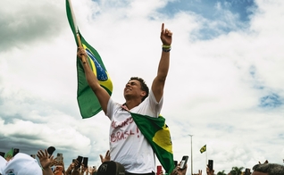 Nikolas Ferreira durante a Caminhada da Liberdade. (Foto: Facebook/Nikolas Ferreira)