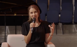 Simone Moura luta contra o câncer de ovário. (Foto: Reprodução/YouTube/Simone Moura).