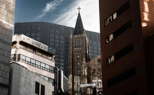 Igreja Presbiteriana Namdaemun, em Seul, Coreia do Sul. (Foto: Guillermo Pérez/Unsplash)